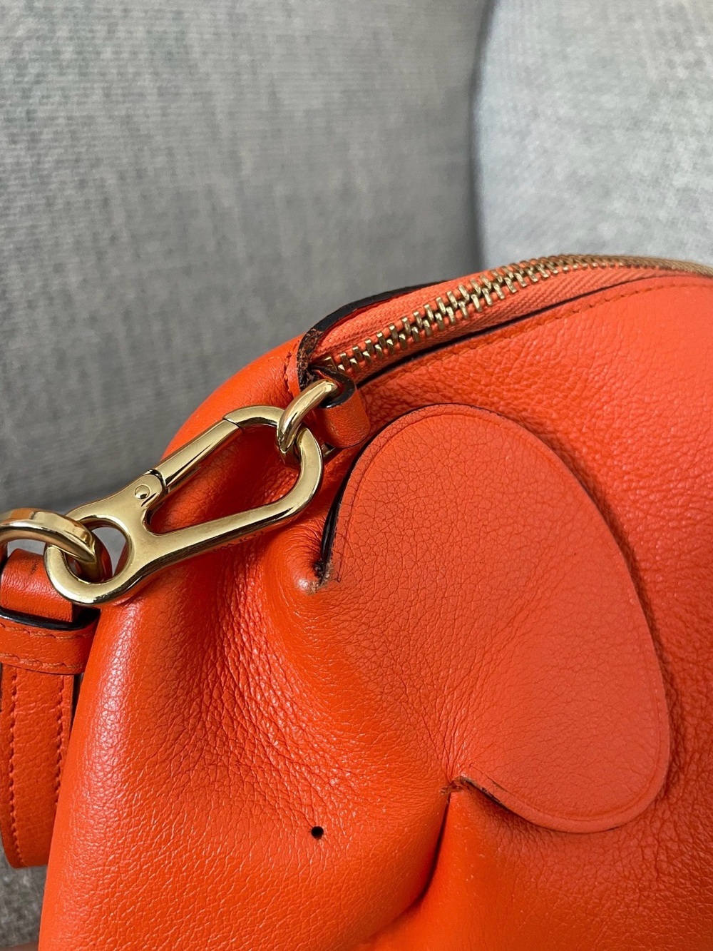 Loewe Elephant Mini Shoulder bag in Orange - Picture 2 of 5